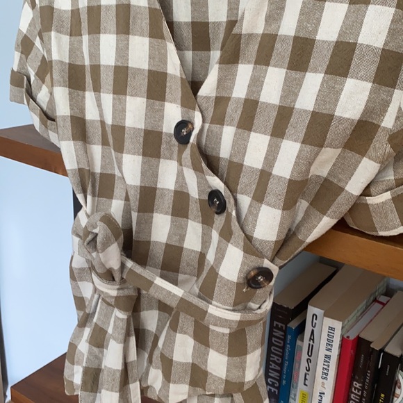 Isalis linen wrap top - Picture 2 of 3